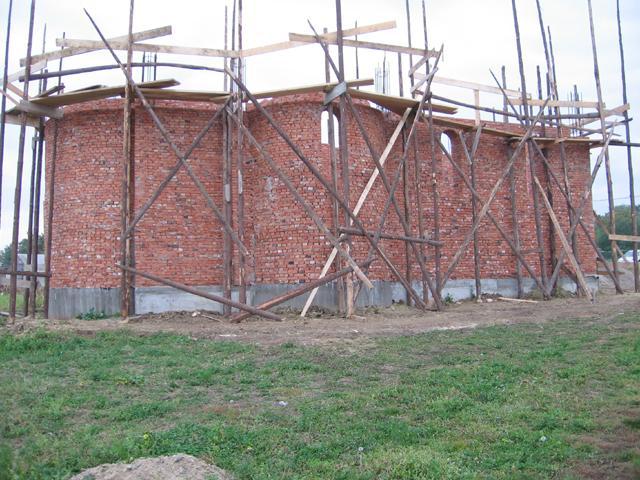 Biserica până la centură